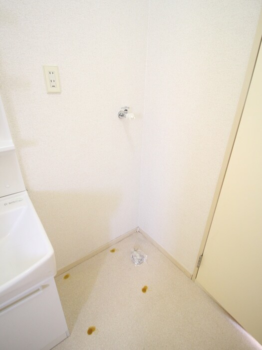 物件内観写真13　(洗濯機置場)