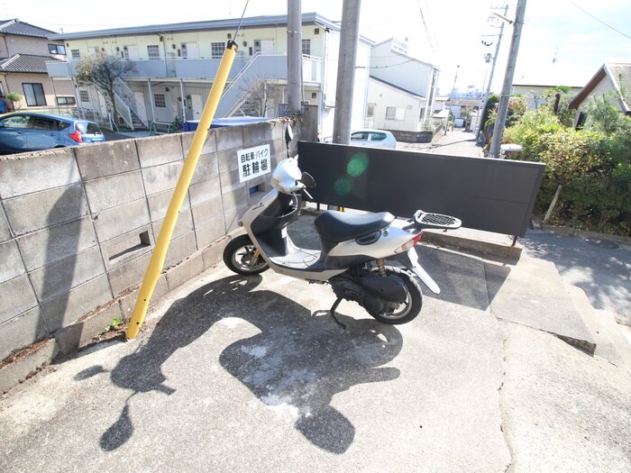 物件外観写真2　(駐輪場)