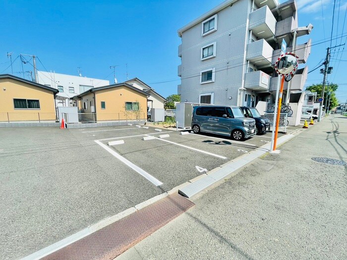 物件外観写真3　(駐車場)