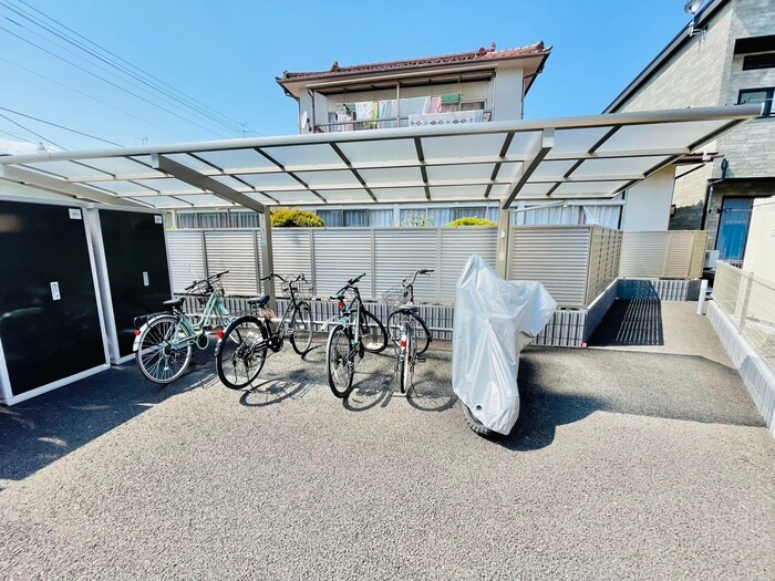 物件外観写真4　(駐輪場)