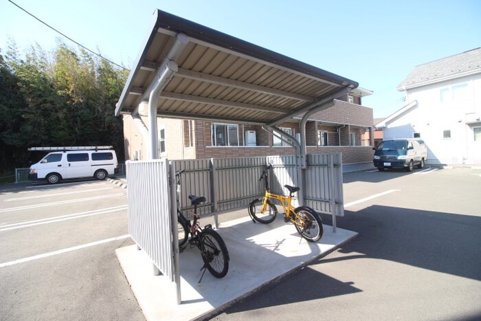 物件外観写真4　(駐輪場)