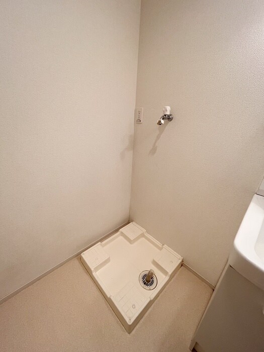 物件内観写真12　(洗濯機置場)