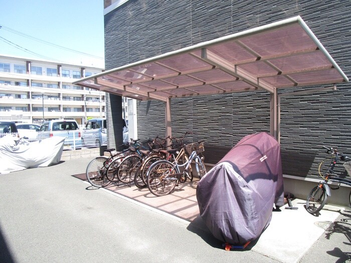 物件外観写真4　(駐輪場)