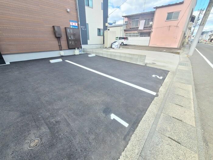 物件外観写真4　(駐車場)