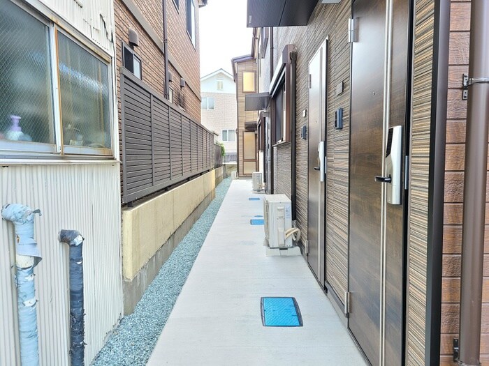 物件外観写真6　(エントランス部分)