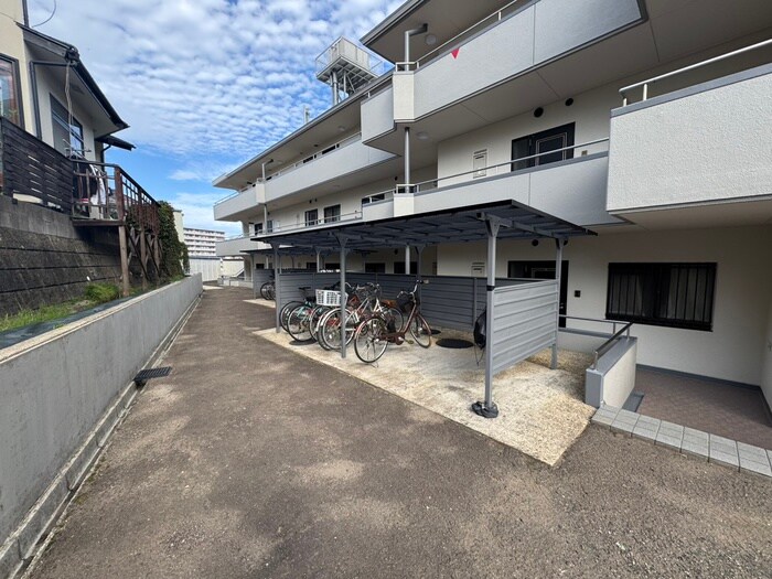 物件外観写真2　(駐輪場)