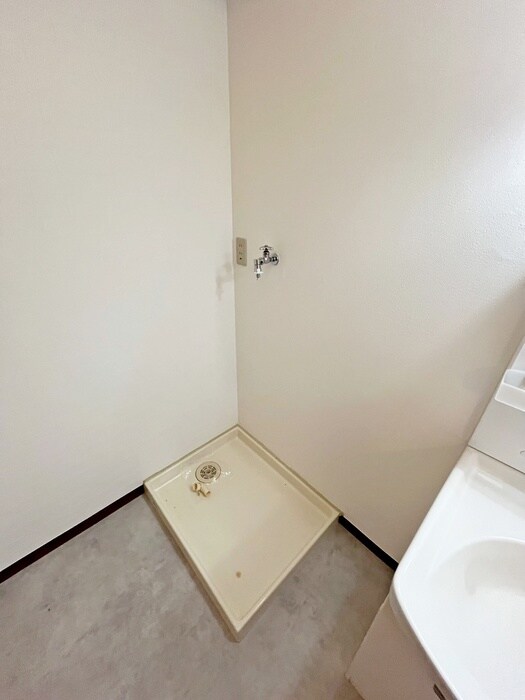 物件内観写真12　(洗濯機置場)