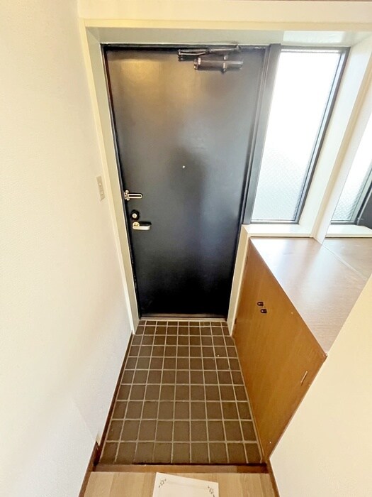 物件内観写真16　(玄関)