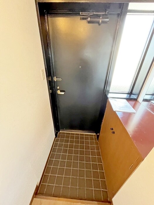 物件内観写真16　(玄関)