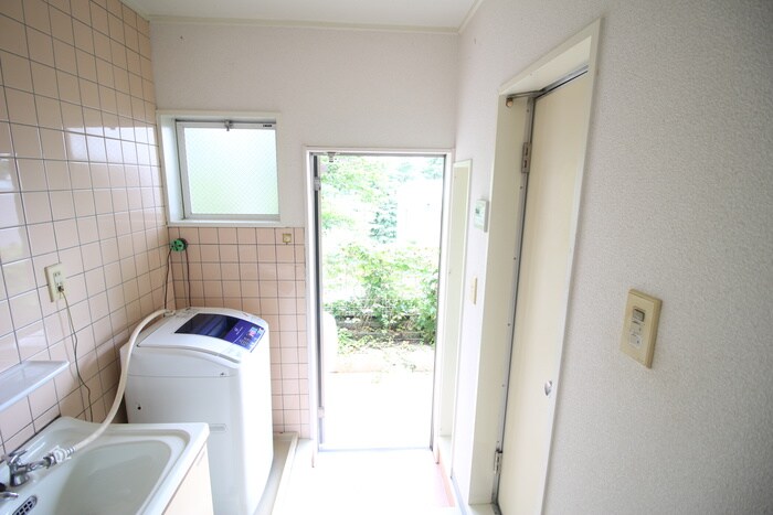 物件内観写真15　(玄関)