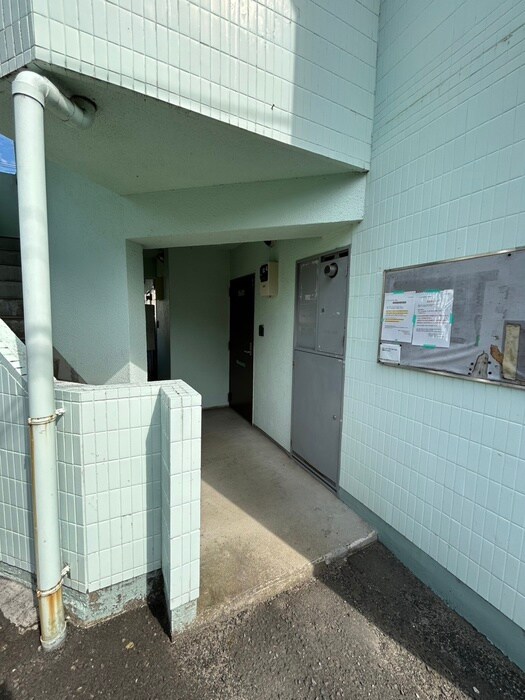 物件外観写真5　(エントランス部分)