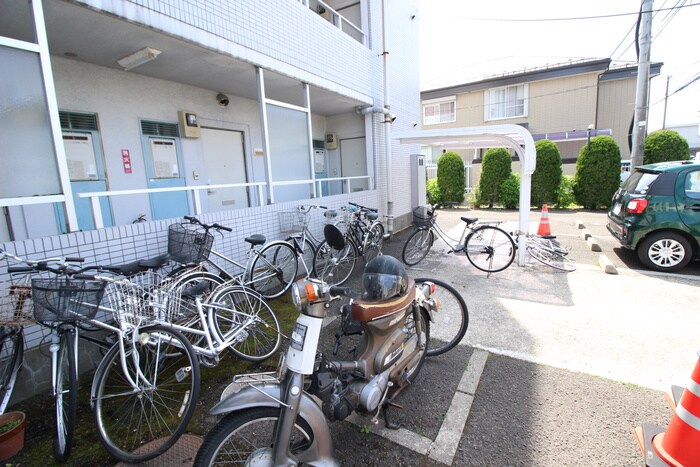 物件外観写真3　(駐輪場)