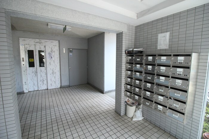 物件外観写真4　(エントランス部分)