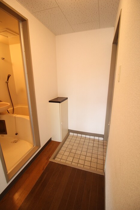 物件内観写真16　(玄関)