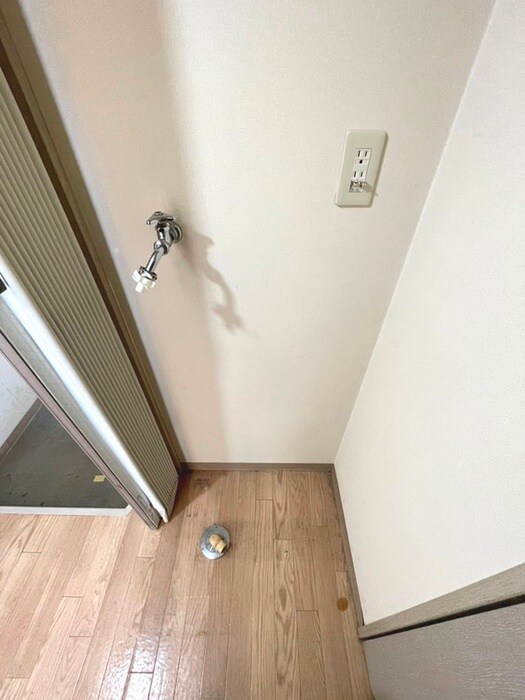 物件内観写真12　(洗濯機置場)