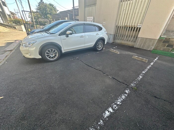 物件外観写真4　(駐車場)