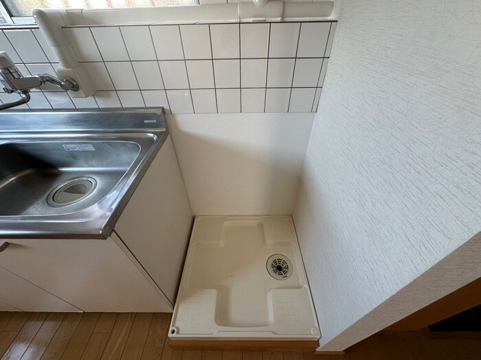 物件内観写真16　(洗濯機置場)