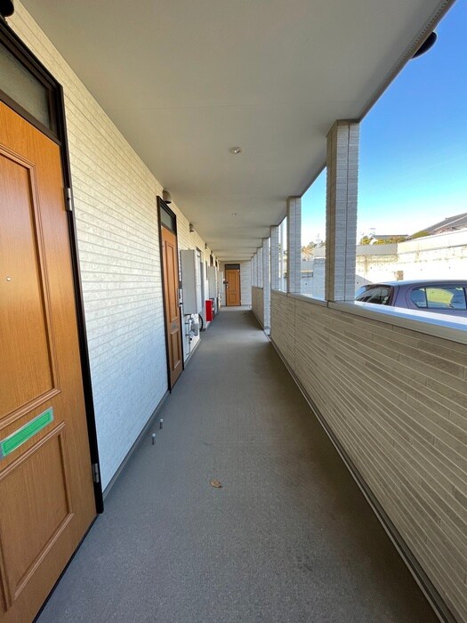 物件外観写真2　(エントランス部分)