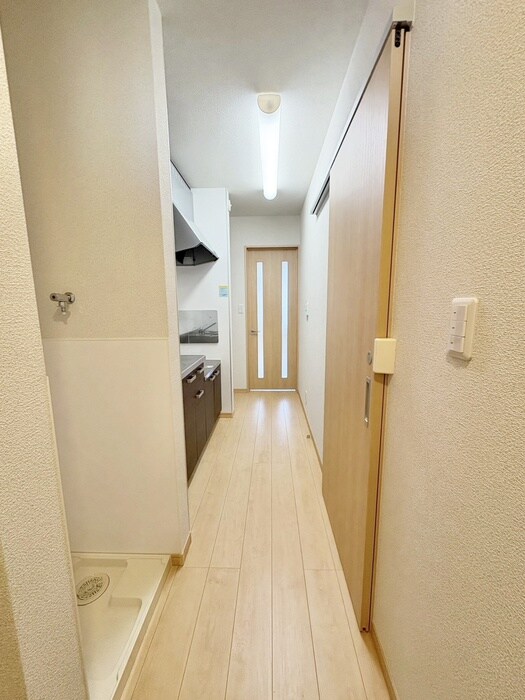 物件内観写真17　(廊下)