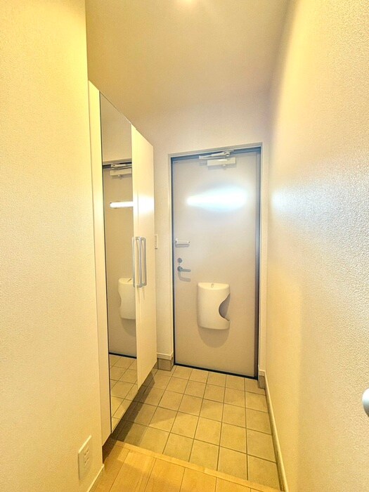 物件内観写真14　(玄関)