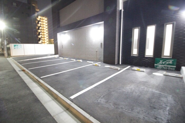 物件外観写真4　(駐車場)