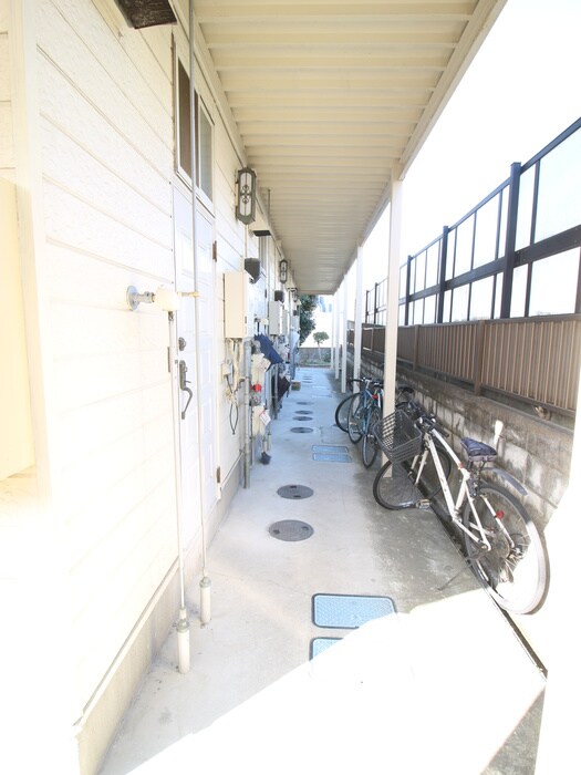 物件外観写真3　(エントランス部分)