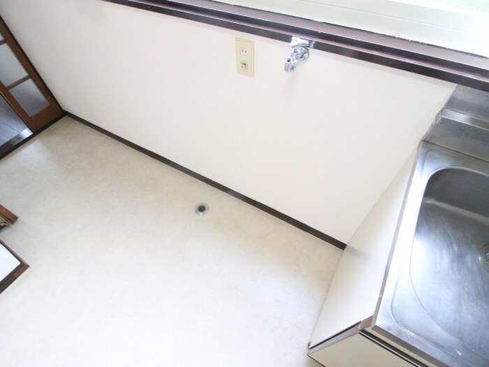 物件内観写真12　(洗濯機置場)