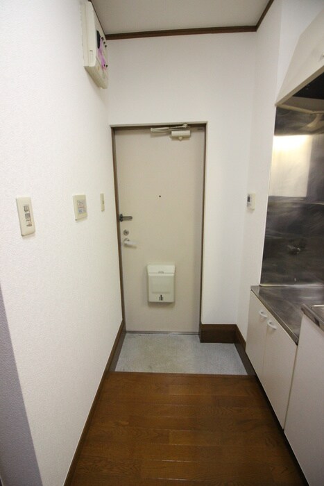 物件内観写真7　(玄関)