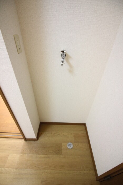 物件内観写真13　(洗濯機置場)