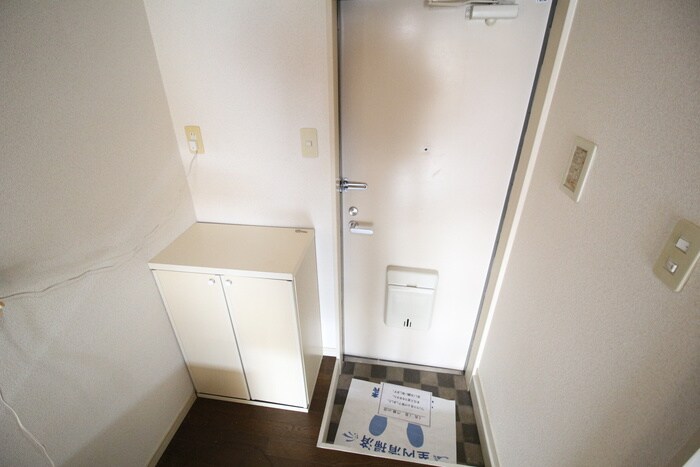 物件内観写真13　(玄関)