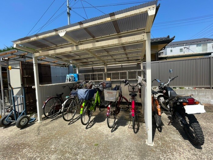 物件外観写真2　(駐輪場)