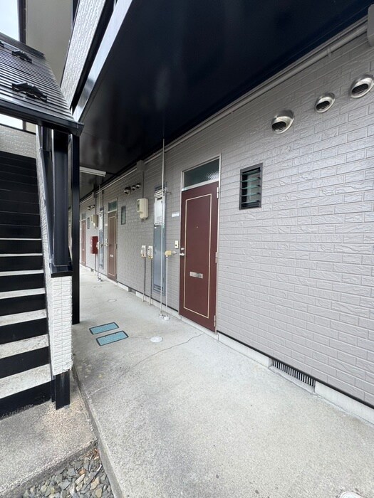 物件外観写真3　(エントランス部分)