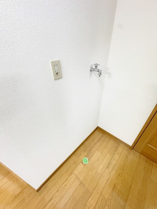 物件内観写真12　(洗濯機置場)