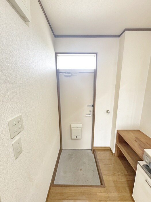 物件内観写真13　(玄関)