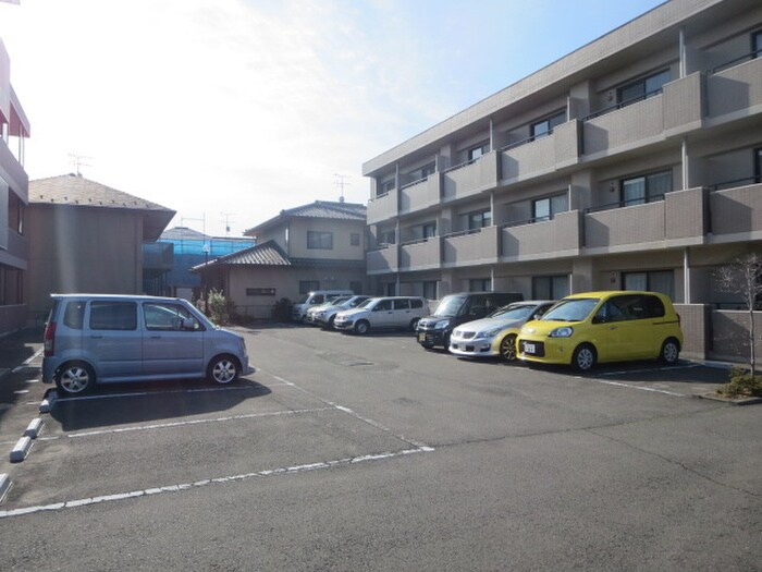 物件外観写真4　(駐車場)