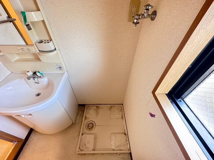 物件内観写真18　(洗濯機置場)