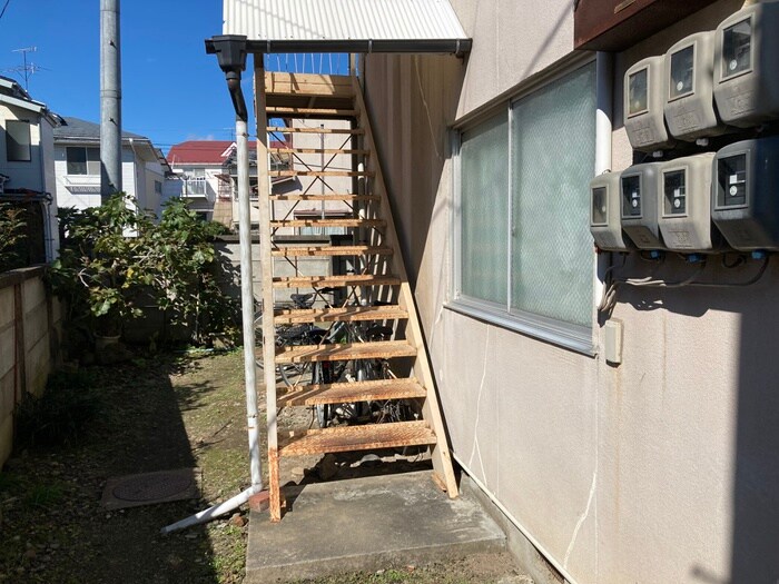 物件外観写真4　(エントランス部分)