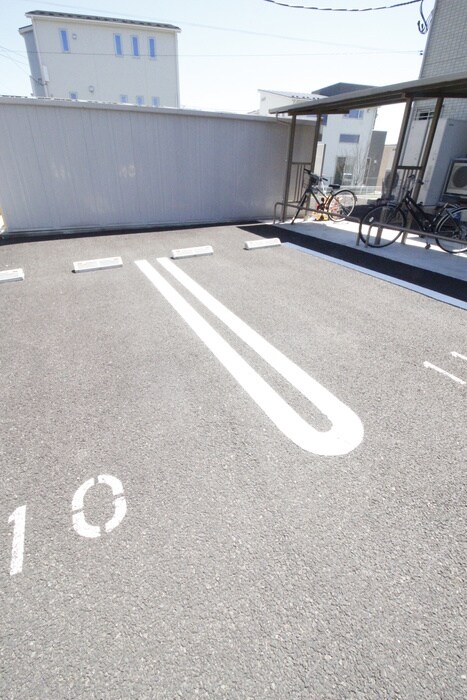 物件外観写真3　(駐車場)