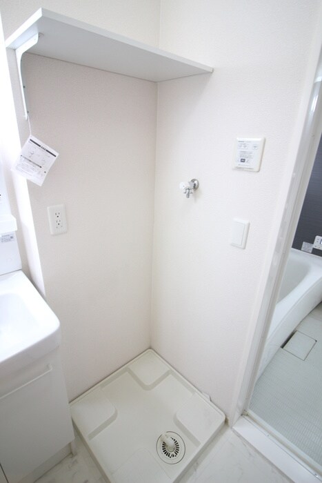 物件内観写真13　(洗濯機置場)