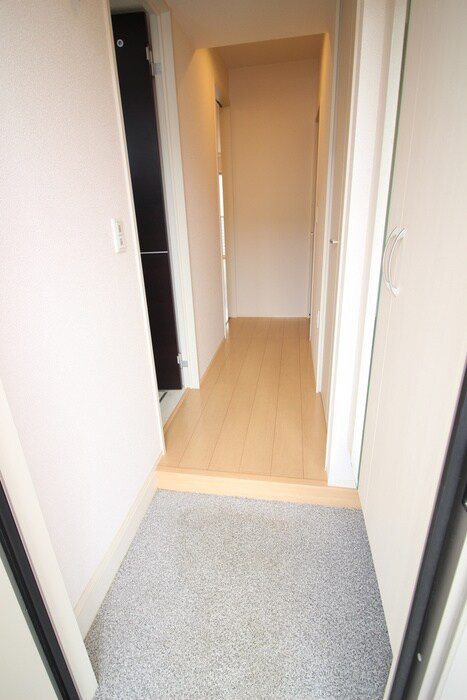 物件内観写真16　(玄関)