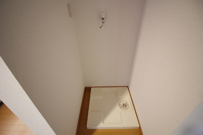 物件内観写真17　(洗濯機置場)