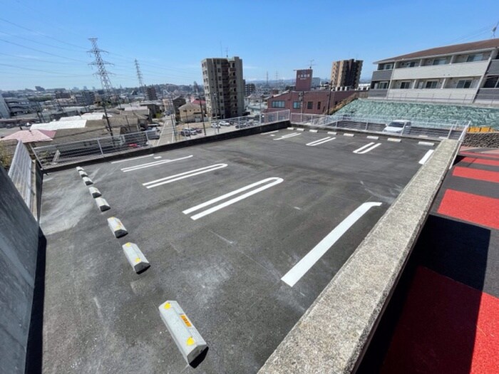 物件外観写真3　(駐車場)