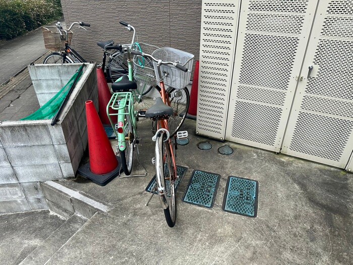 物件外観写真6　(駐輪場)