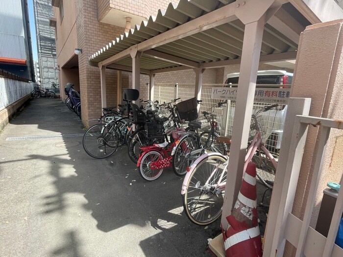 物件外観写真4　(駐輪場)