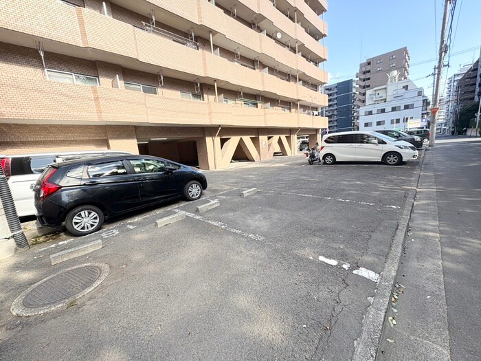 物件外観写真5　(駐車場)