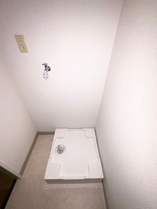 物件内観写真14　(洗濯機置場)