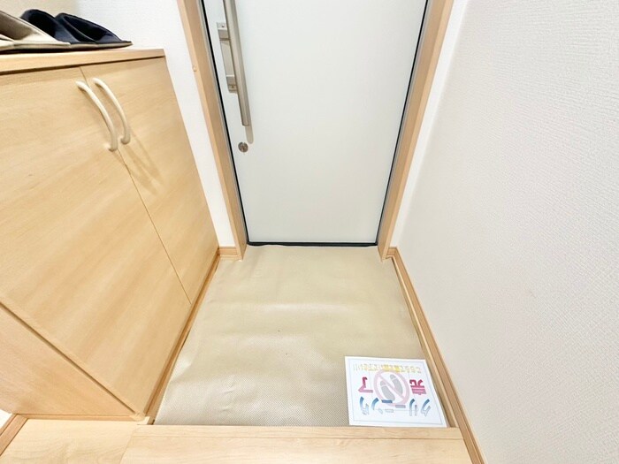 物件内観写真18　(玄関)