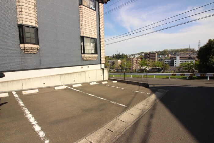 物件外観写真3　(駐車場)