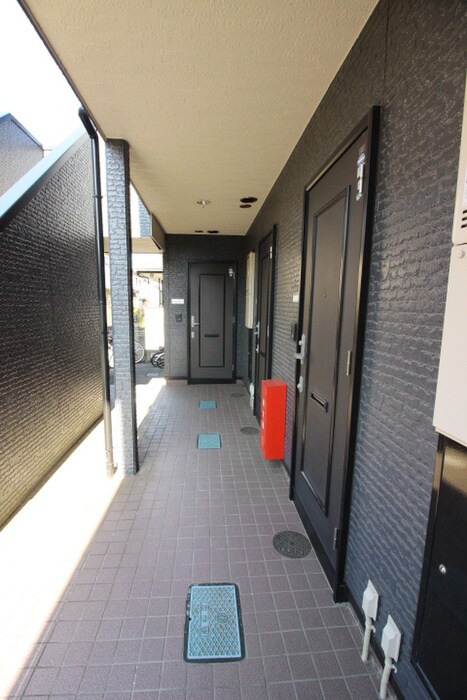 物件外観写真5　(エントランス部分)