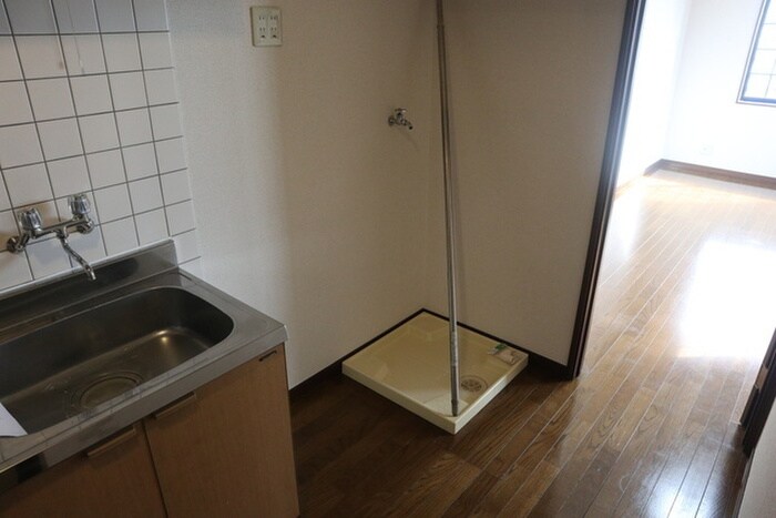 物件内観写真18　(洗濯機置場)